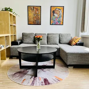 Lovely Nest! Just Beside Schoenbrunn Palace And Zoo! Wien