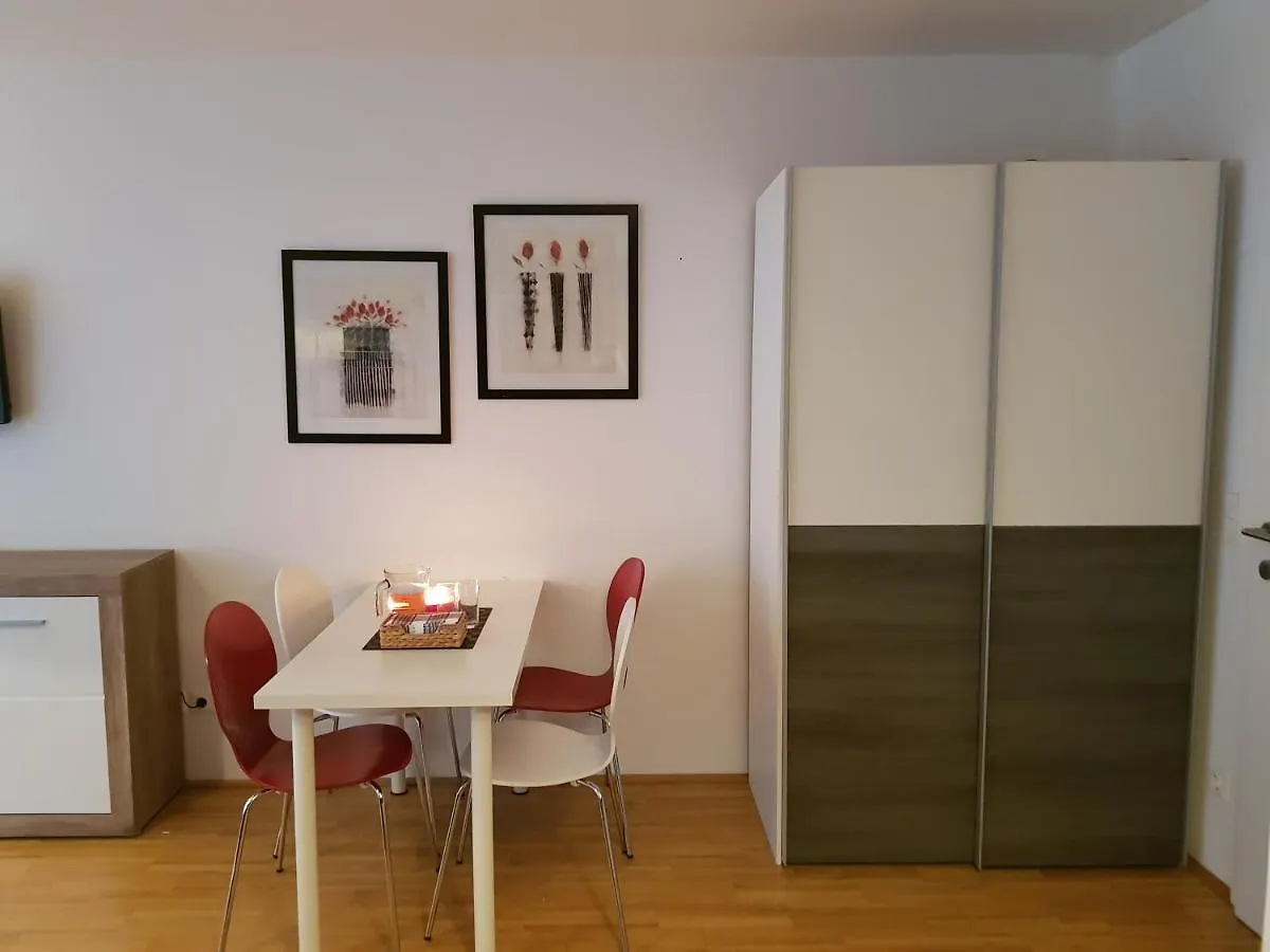 Bullsliving Kaisermuehlen Apartment Erni Next To Uno City Viena